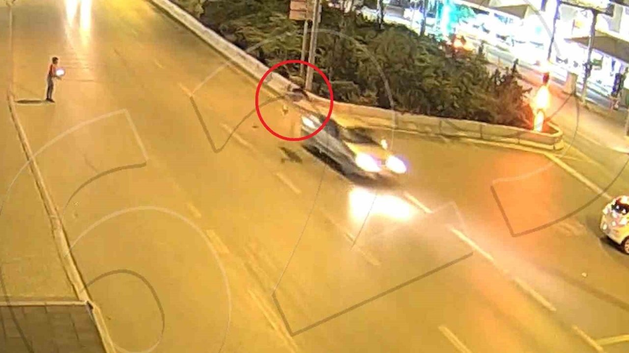 Koşarak Yola Çıkan Yaya Havaya Savrularak Ağır Yaralandı