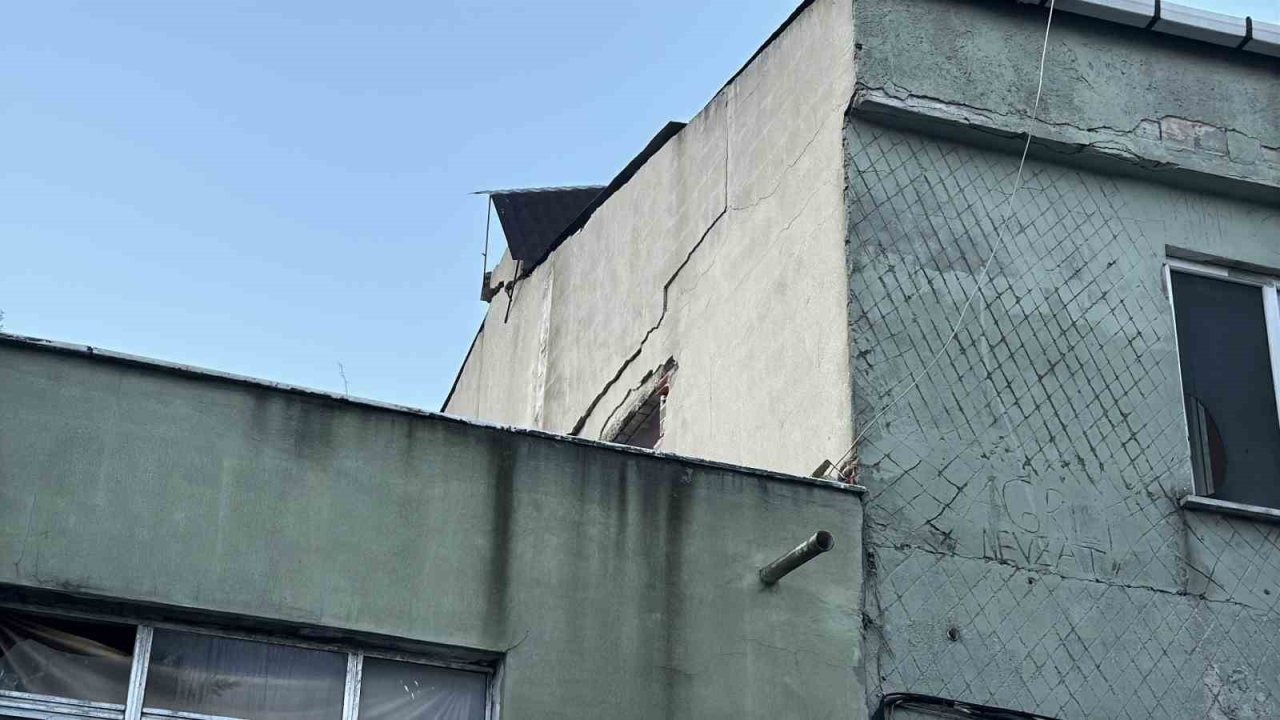 Küçükçekmece’de Yabancı Uyrukluların Kaldığı Evde Termosifon Patlaması: 2 Yaralı