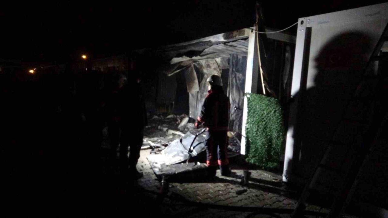 Malatya Konteyner Kentte Yangın Paniği: Uykudaki Aile Son Anda Kurtarıldı