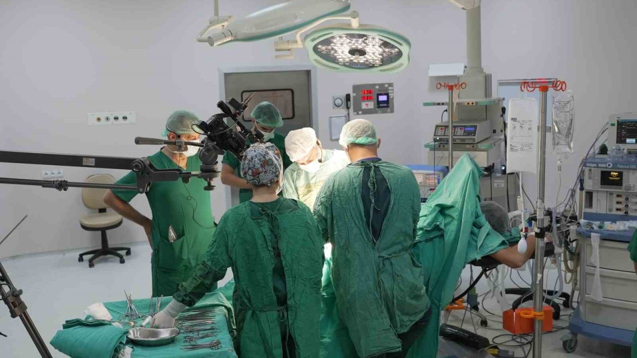 Malatya’da &quot;Canlı Proktoloji Cerrahi Kursu&quot;na Yoğun İlgi: 14 Başarılı Ameliyat Gerçekleşti