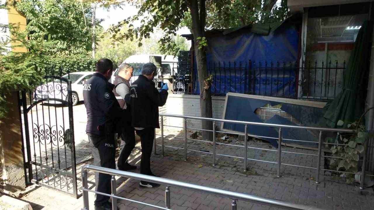 Malatya’da Üç Katlı Apartmanın Balkonundan Düşen Genç Kız Ağır Yaralandı