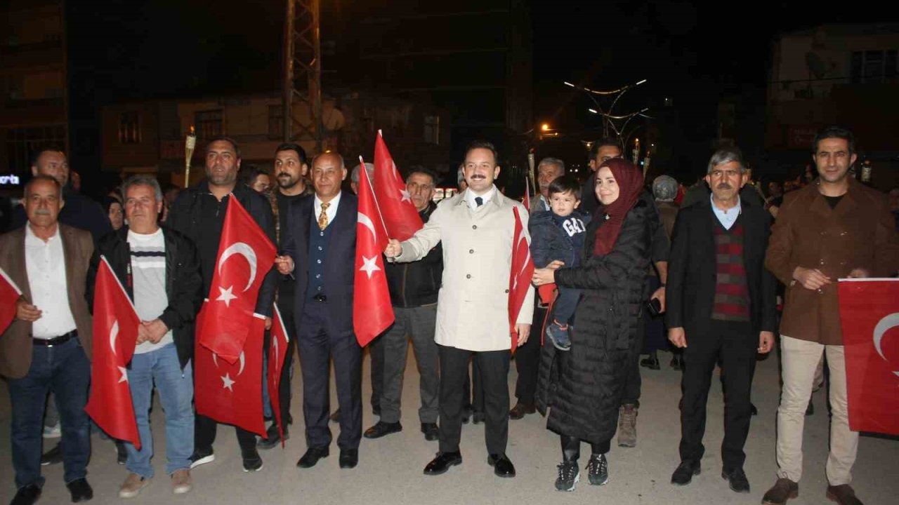 Malazgirt’te Cumhuriyet Coşkusu Fener Alayı Yürüyüşüyle Doruklara Çıktı