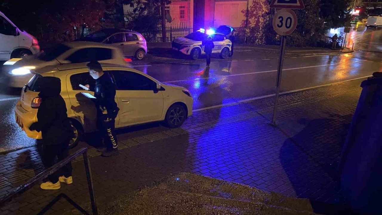 Mudanya'da Çarpıp Kaçtı: Kazada Maddi Hasar Meydana Geldi