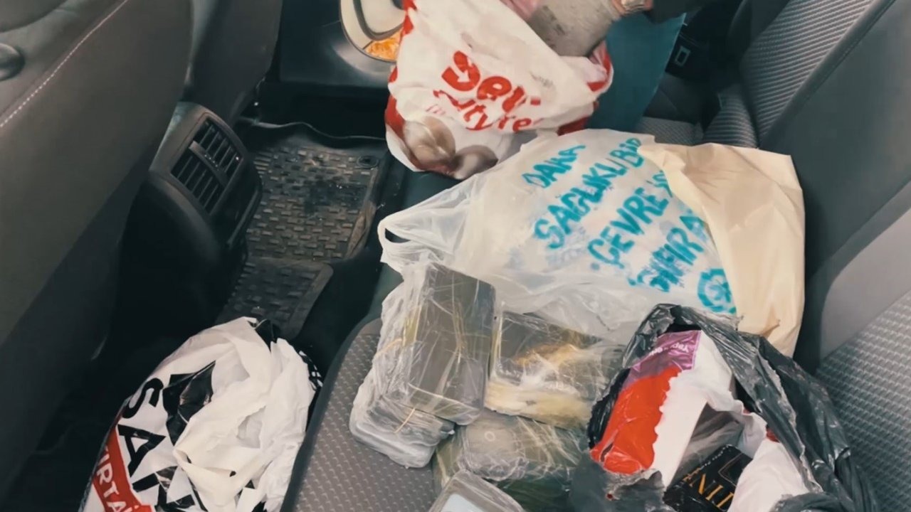 Muş&#039;ta Kaçakçılık Operasyonu: 218 Adet Gümrük Kaçağı Cep Telefonu Ele Geçirildi