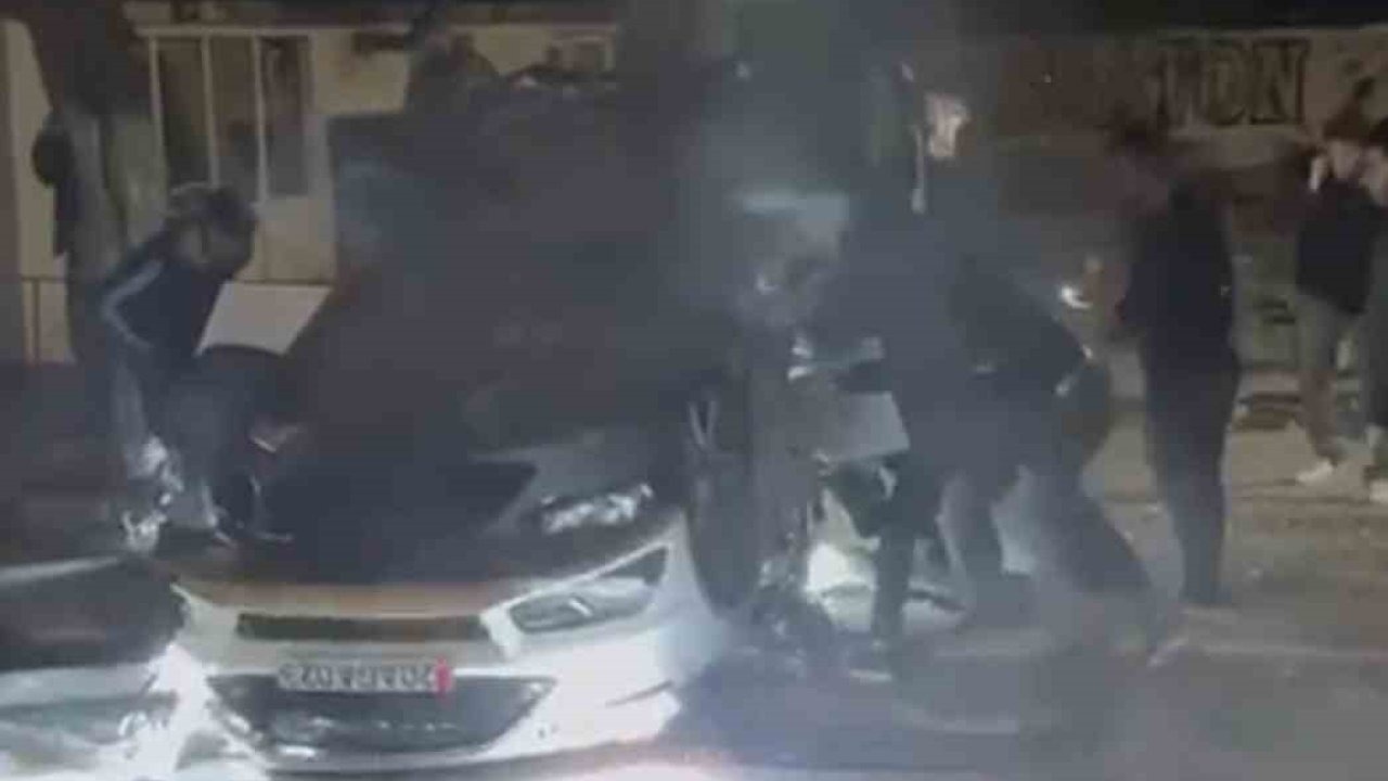 Muş'ta Trafik Kazası: Çarpışan Otomobillerden Biri Takla Attı, 2 Kişi Yaralandı