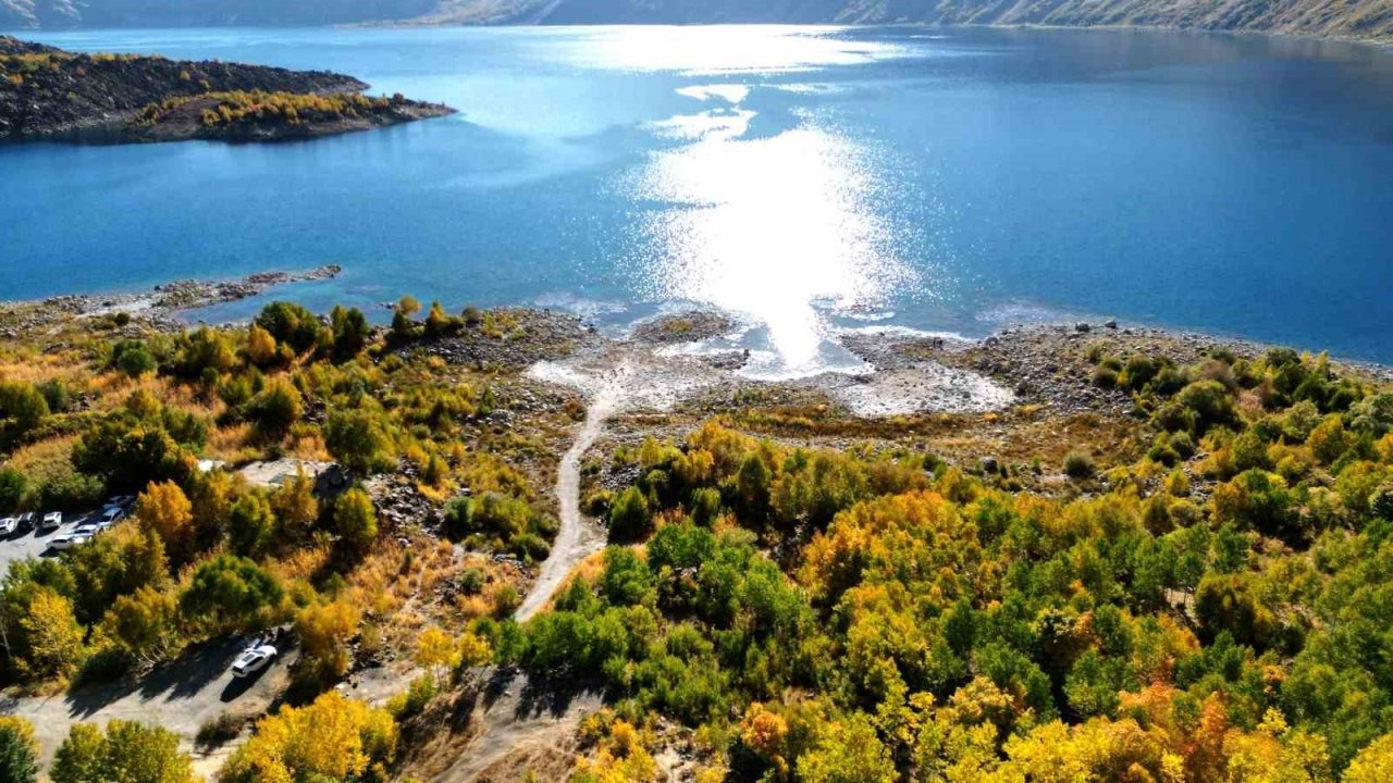 Nemrut Dağı&#039;nda Sonbahar Şöleni: Kartpostallık Görüntüler