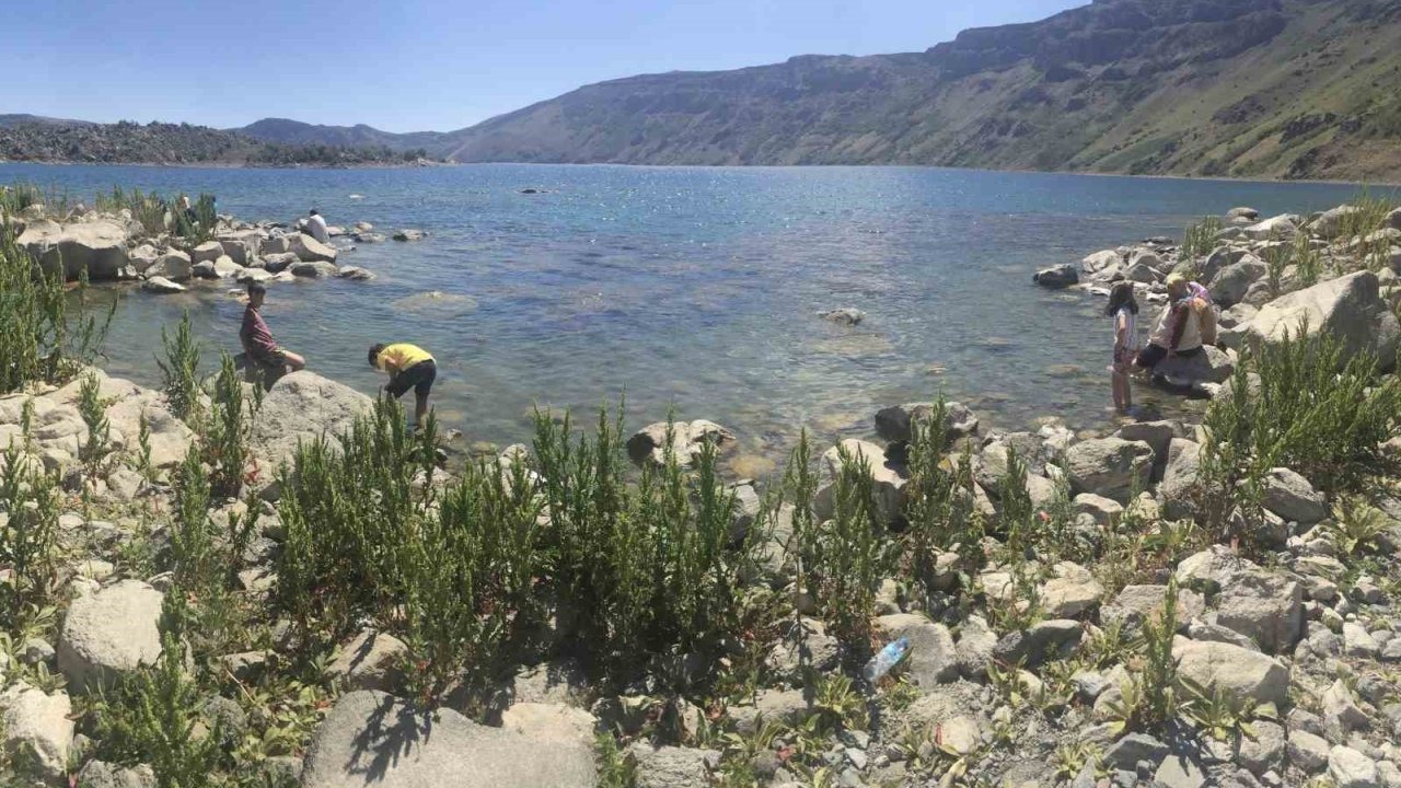 Nemrut Krater Gölü’nde Mangal Yakan 2 Kişiye 5 Bin 906 TL Ceza