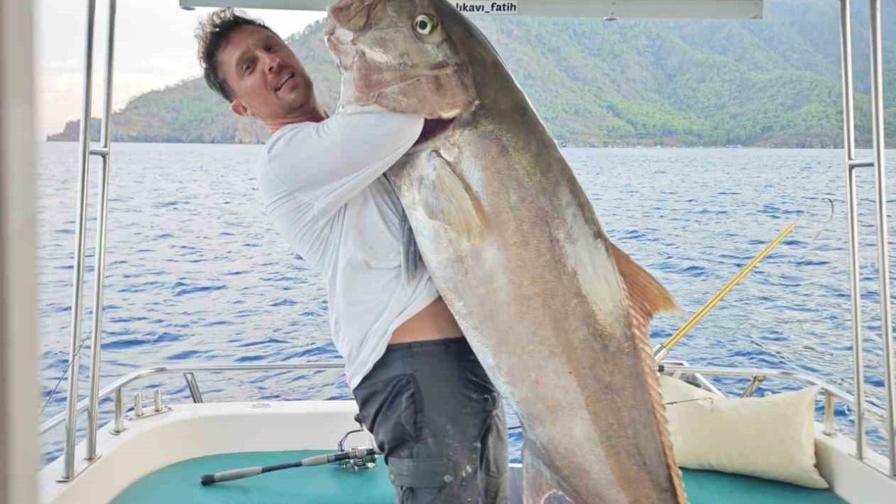 Olta ile 60 kiloluk balık yakaladılar, gelirini kimsesiz çocuklara bağışladılar