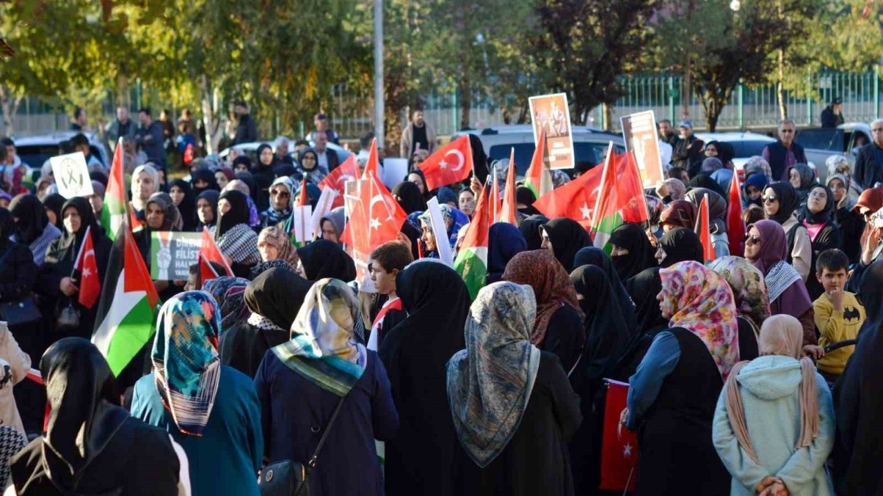 Oltu’da &quot;Sumud Nöbeti&quot; ile Zulme Karşı Vicdan Çağrısı