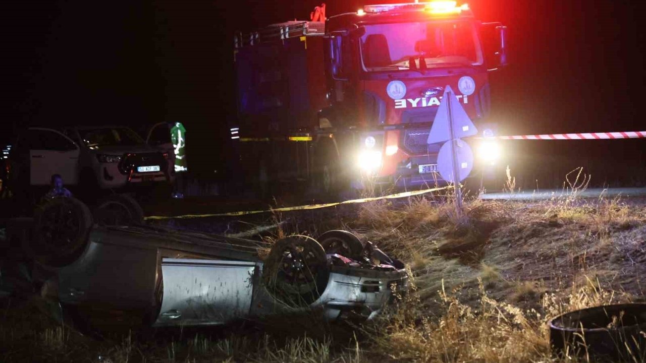 Otomobil Tarlaya Uçtu, 2 Kişi Hayatını Kaybetti