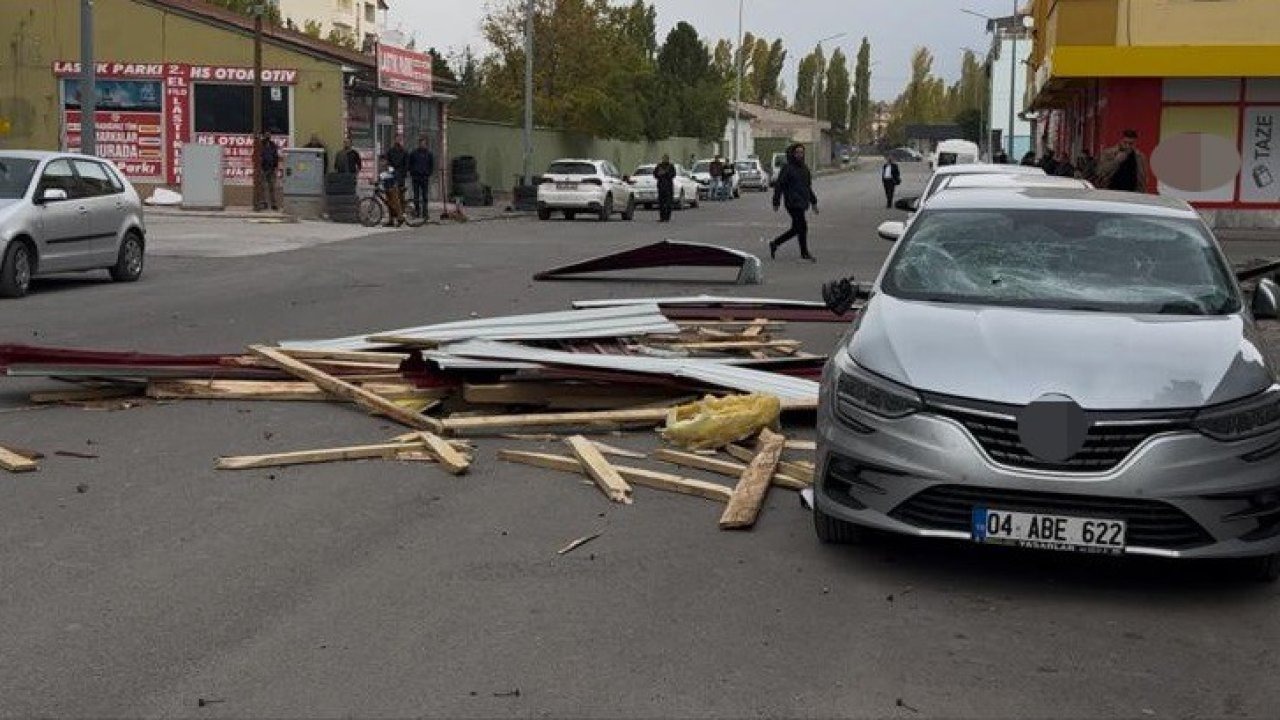 Patnos’ta Şiddetli Rüzgar Paniğe Neden Oldu: Çok Sayıda Çatı Uçtu