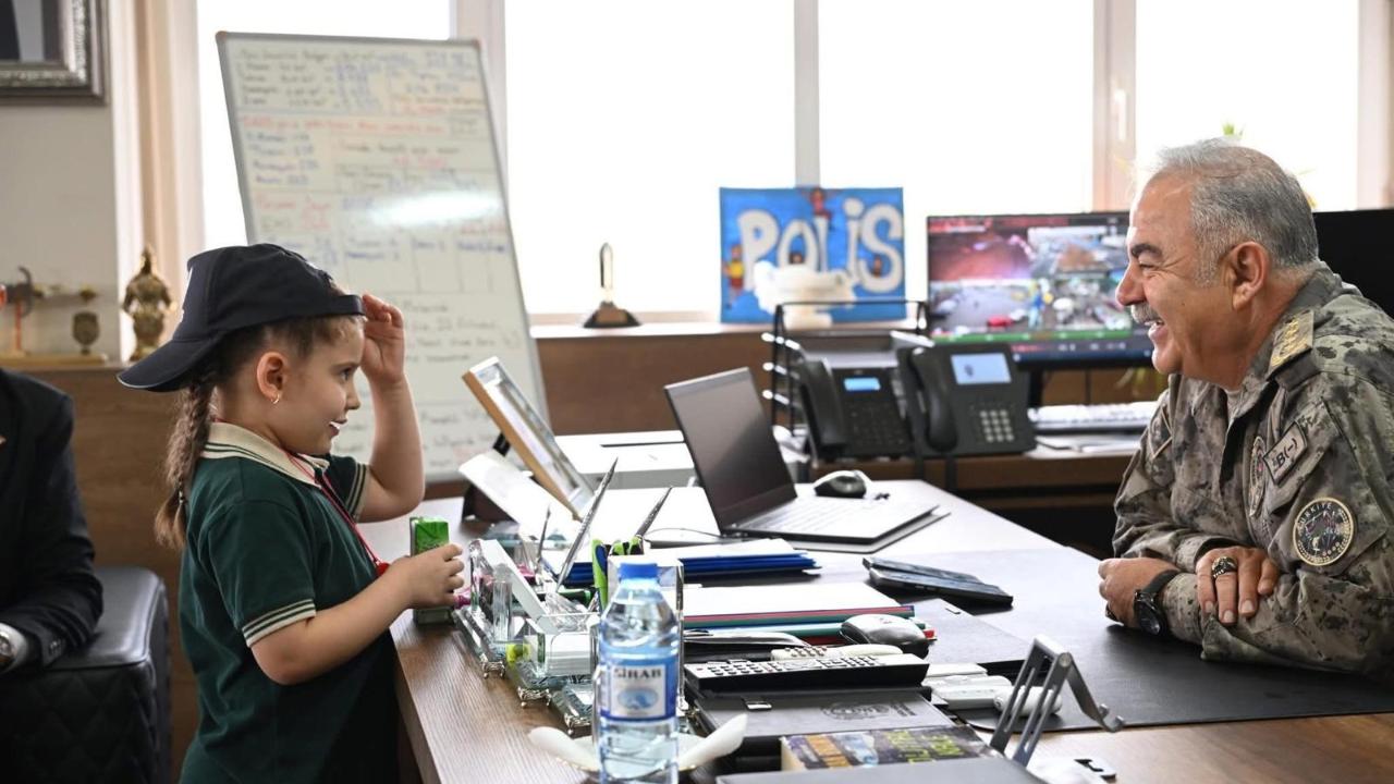 Polis Müdürünün Günü, Minik Yüreklerle Renklendi