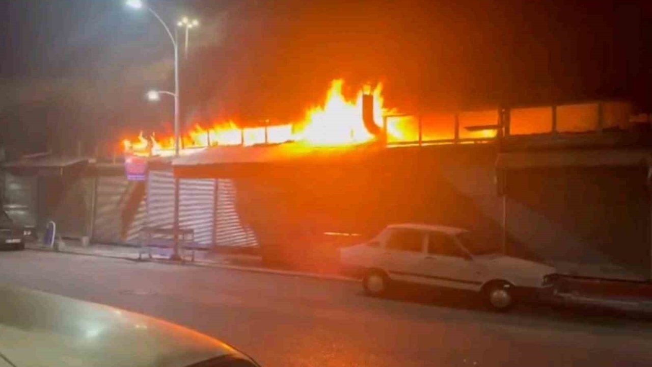 Şanlıurfa Birecik’te Lokantada Yangın: İş Yeri Kullanılamaz Hale Geldi