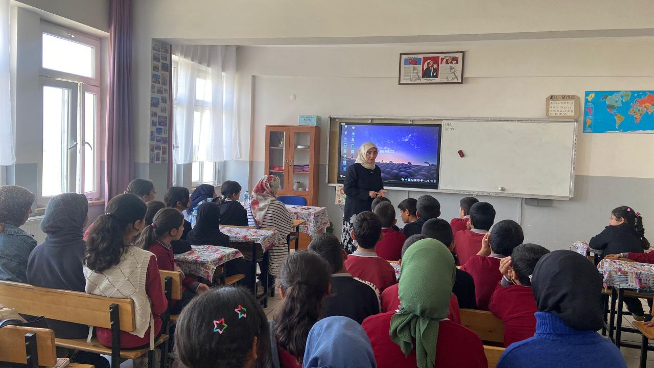 Şehit Başkomiser Mehmet Parlak İmam Hatip Ortaokulu’nda “Namaz Bilinci” Programı