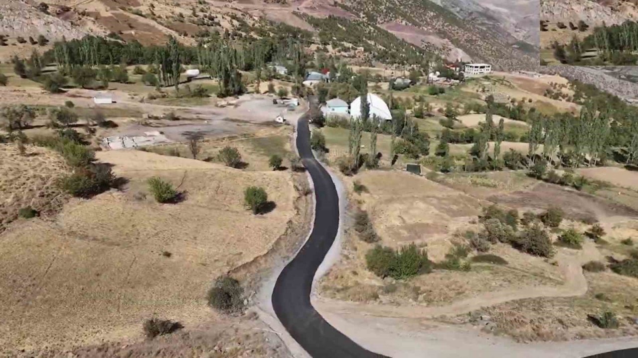 Şemdinli&#039;de Dört Köyün Ulaşımını Sağlayan Yol Sıcak Asfaltla Yenilendi