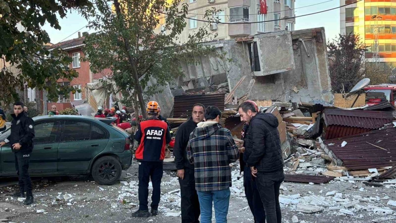 SON DAKİKA | Gebze&#039;de Bina Çöktü: Enkaz Altında 7 Kişi Olduğu Tahmin Ediliyor