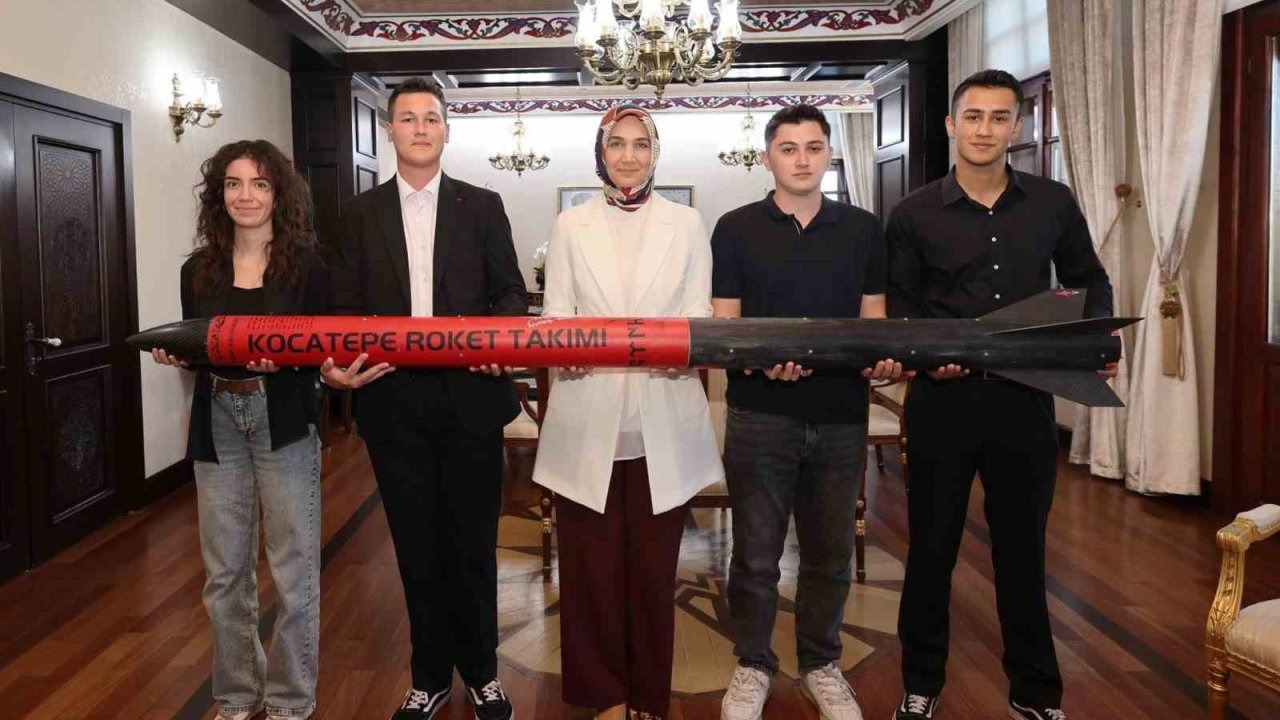 TEKNOFEST Başarısı: Kocatepe Roket Takımı Üyeleri Vali Yiğitbaşı&#039;nı Ziyaret Etti