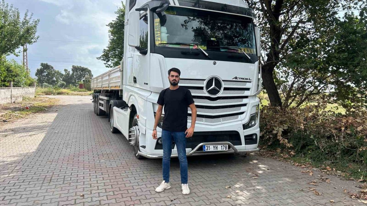 Tır Şoföründen Unutulmaz Cinsiyet Partisi: Yollardaki Meslektaşlarıyla Sürpriz Duyuru