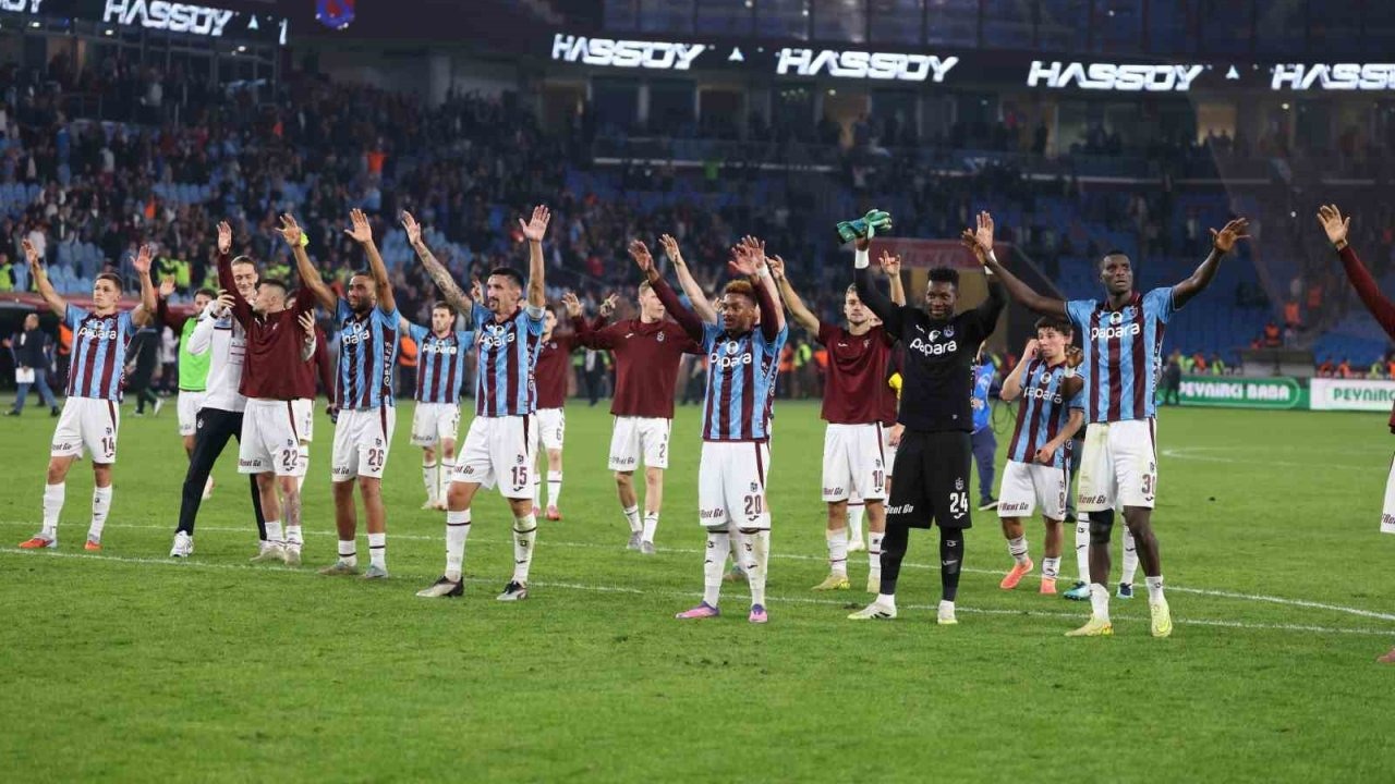 Trabzonspor Evinde Eyüpspor'u 2-0 Mağlup Etti