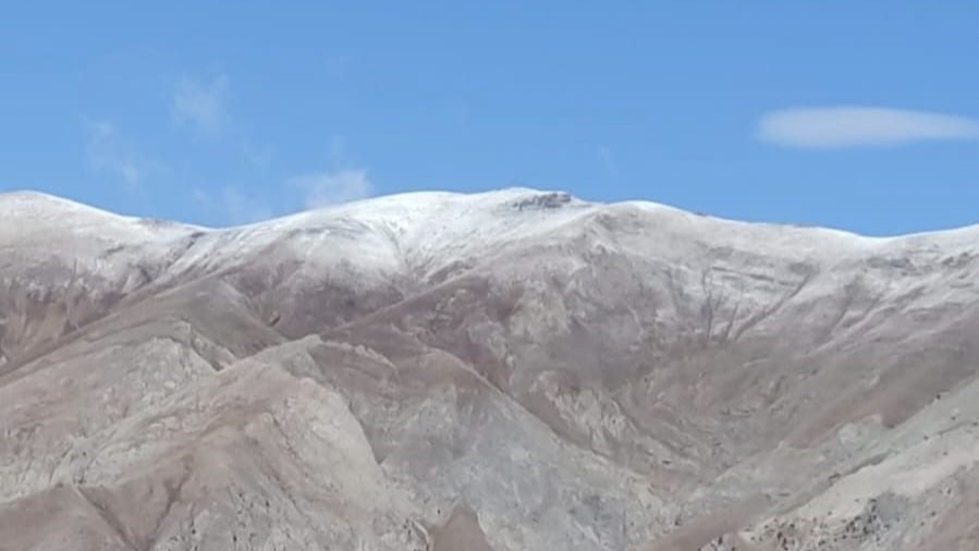 Tunceli&#039;nin Zirvesine Mevsimin İlk Karı Düştü: Kırklar Dağı Beyaza Büründü