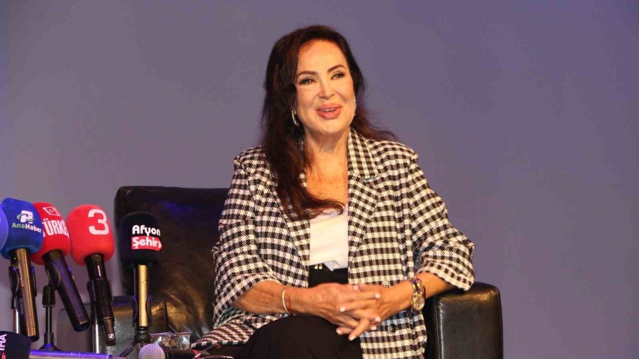 Türkan Şoray’dan Film Setlerine Dönüş Özlemi: &quot;Belli Bir Yaştan Sonra Sinema Sizi Önemsemiyor&quot;