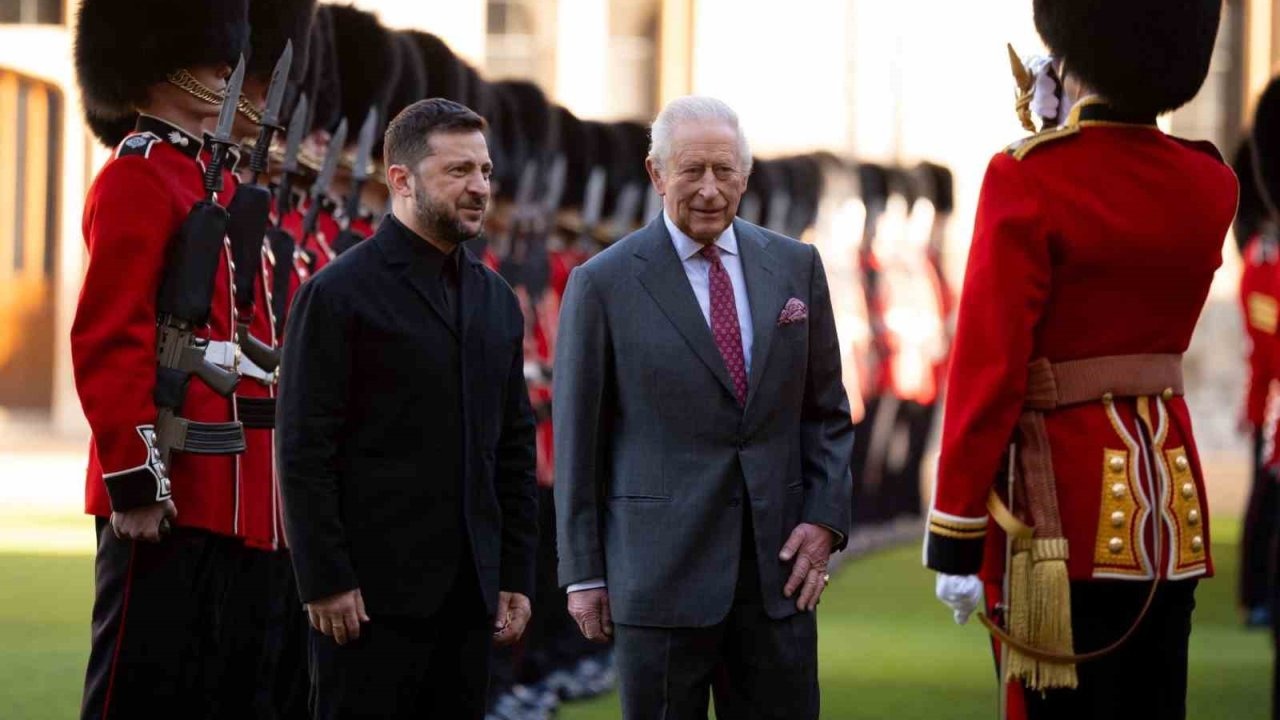 Ukrayna Devlet Başkanı Zelenskiy, Windsor Kalesi'nde Kral III. Charles Tarafından Resmi Törenle Karşılandı