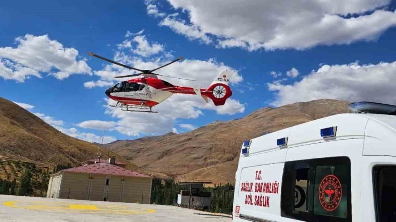 Van Bahçesaray&#039;da 60 Yaşındaki Kalp Hastası Helikopter Ambulansla Sevk Edildi