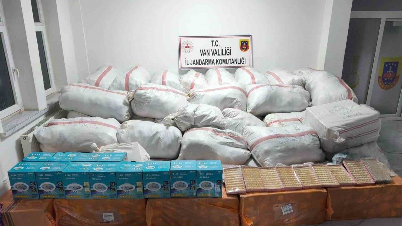 Van Başkale’de 4.6 Milyon TL Değerinde 9 Binden Fazla Kaçak Eşya Ele Geçirildi