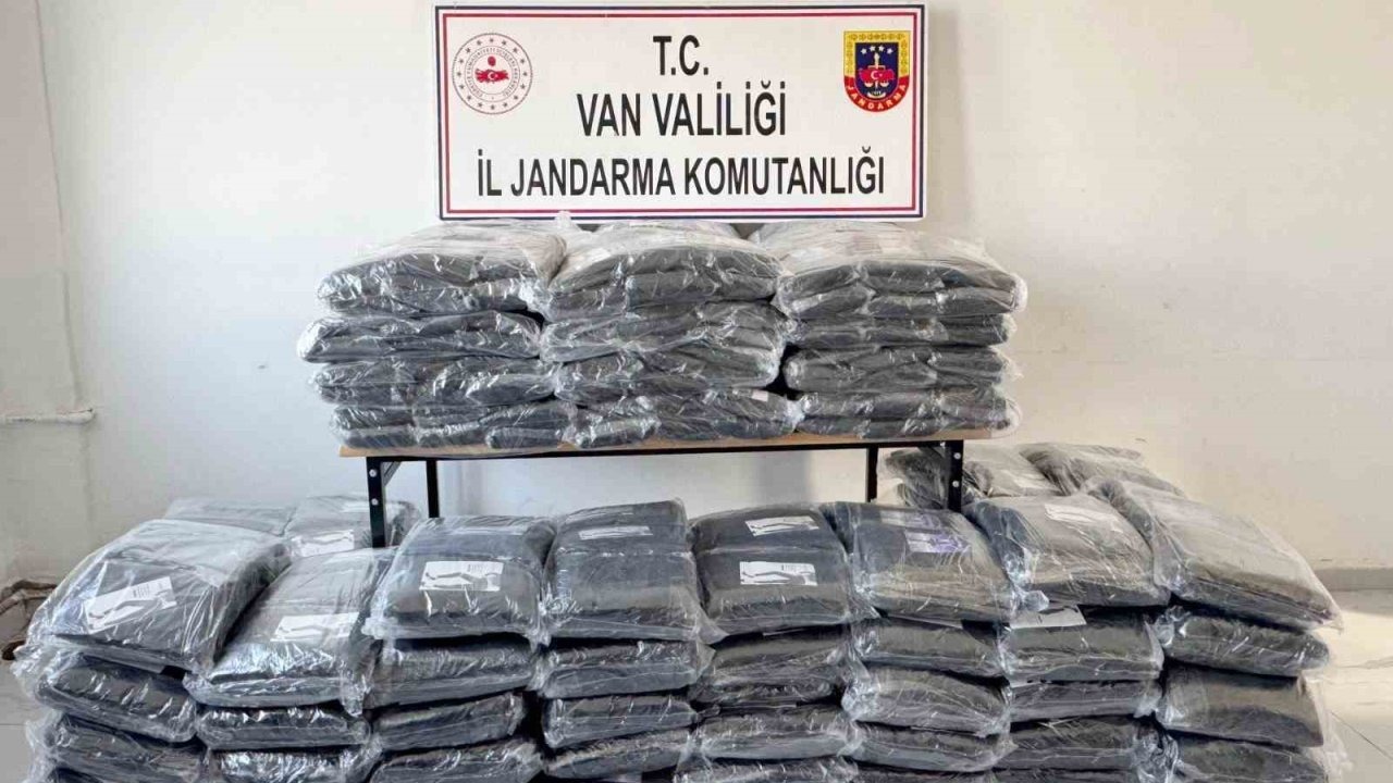 Van Başkale&#039;de Gümrük Kaçağı Malzemeye El Konuldu