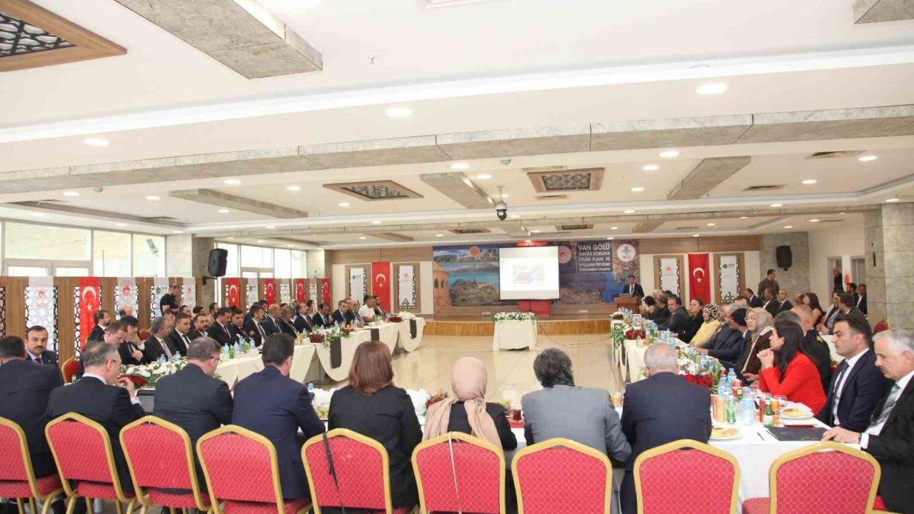 Van Gölü’nün Korunması Hız Kesmiyor: 2 Milyon Metreküp Dip Çamuru Temizlendi