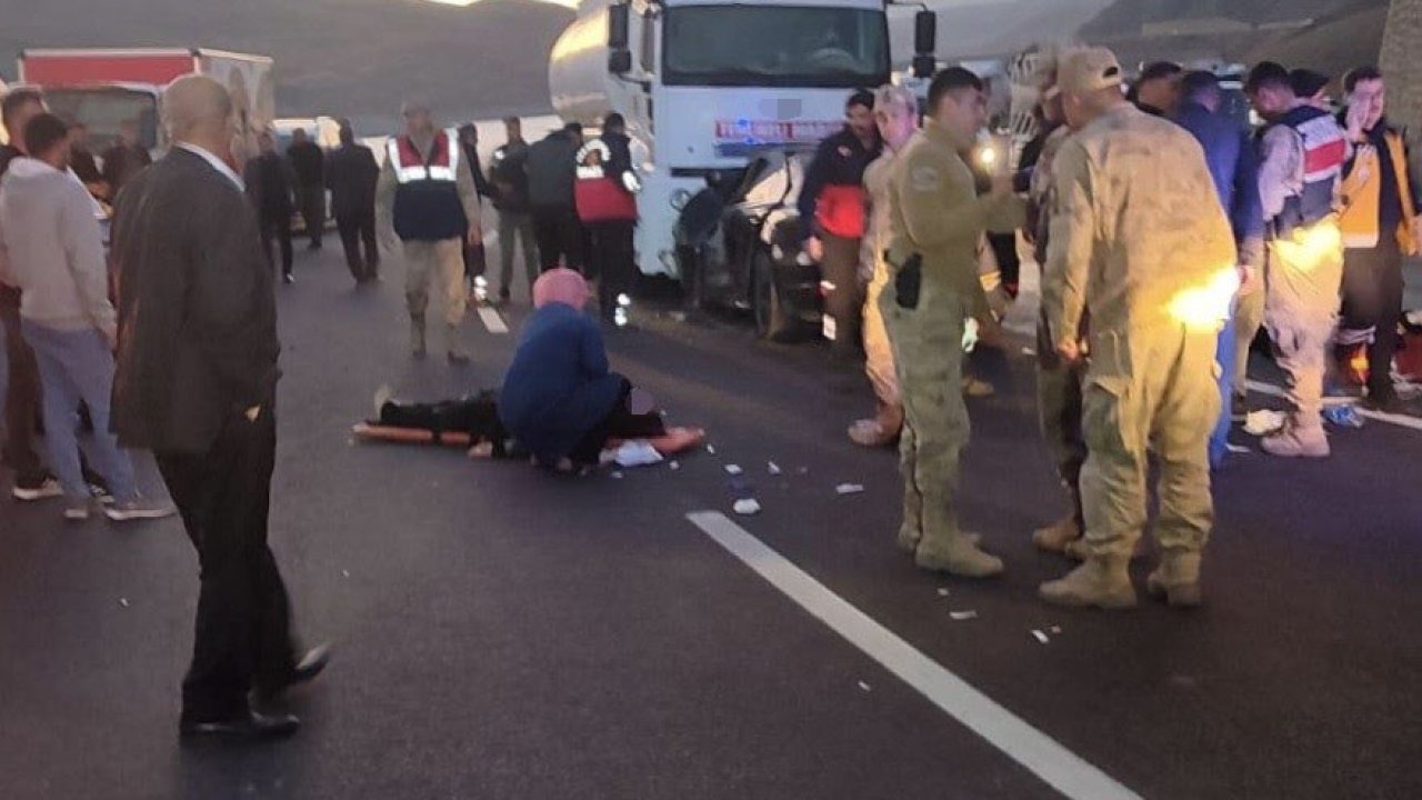 Van-Hakkari Karayolunda Korkunç Kaza: Aynı Aileden 2 Kişi Hayatını Kaybetti, 5 Kişi Yaralandı