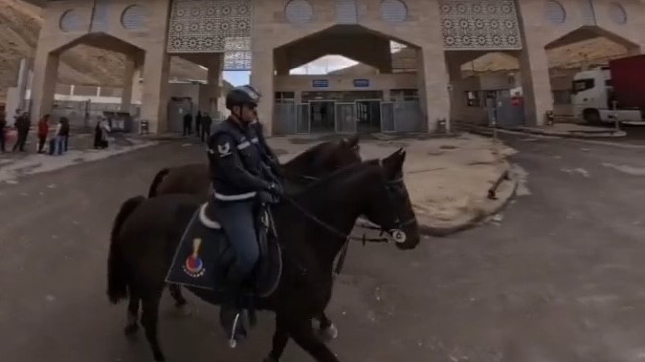 Van Jandarma'dan Kapıköy Sınır Hattında Atlı Devriye