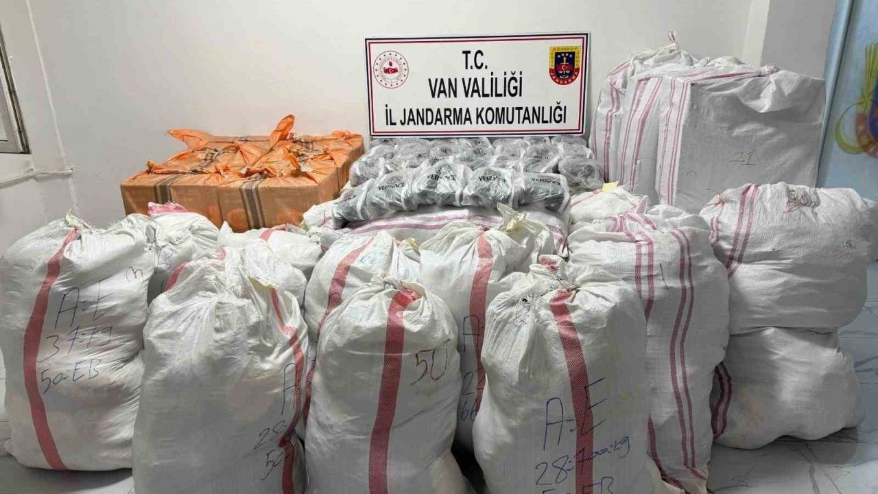Van’da gümrük kaçağı malzemeler ele geçirildi