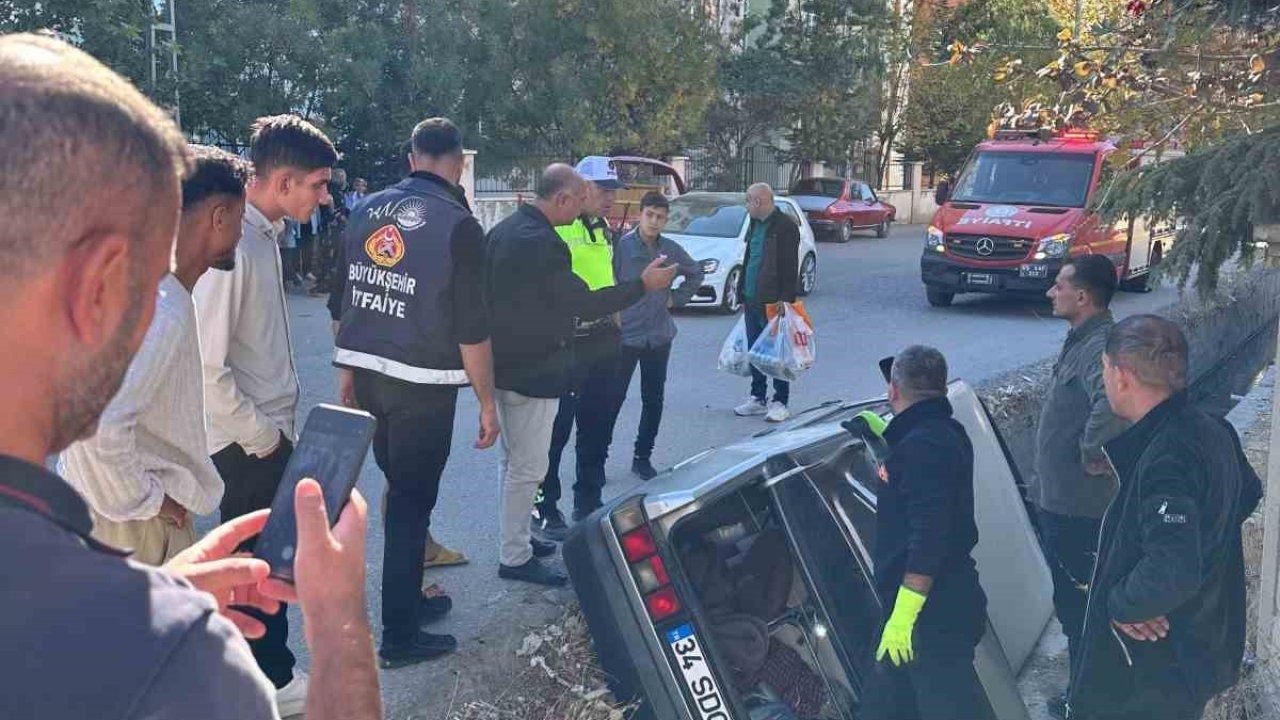 Van&#039;da Otomobil Su Kanalına Düştü: 1 Yaralı