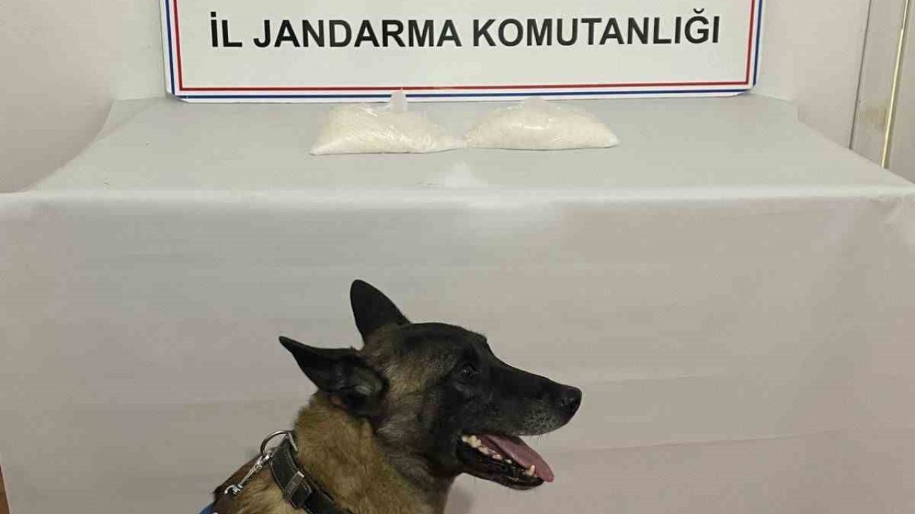 Van&#039;ın Muradiye İlçesi&#039;nde Uyuşturucu Operasyonu: 2 Kilogram Metamfetamin Ele Geçirildi