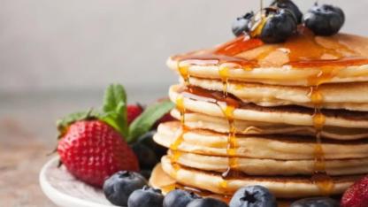 Yumuşacık ve Kabarık Kolay Pankek Tarifi: Kahvaltıların Vazgeçilmezi