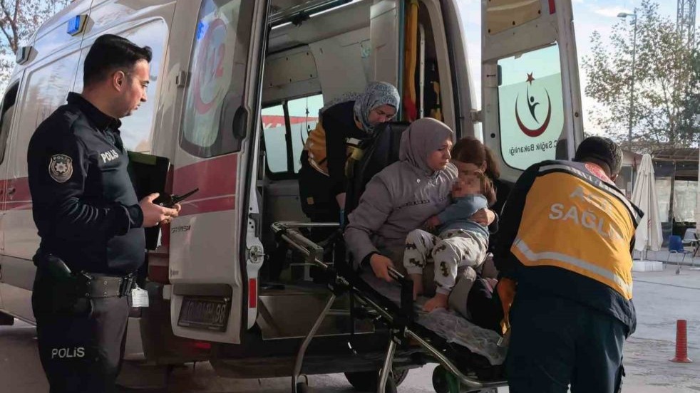 3. kattaki balkondan düşen çocuk yaralandı