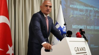 Bakan Ersoy'dan Tarihi Turizm Geliri Açıklaması: "64 Milyar Dolarlık Hedefe Ulaşacağız"
