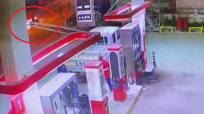 Bursa İznik'te Motosiklet Kazası: Alev Alan Araç Akaryakıt İstasyonuna Savruldu!