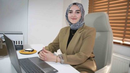 Uzman Terapistten Önemli Uyarı: Hızlı Konuşmak "Heyecan" Değil, Tedavi Edilebilir Bir Güçlük Olabilir