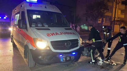 Yaralı Taşıyan Ambulans Motosikletle Çarpıştı