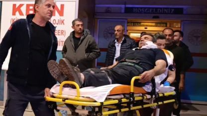 Yüzüne Demir Parçası Saplanan Adam Hastaneye Kaldırıldı