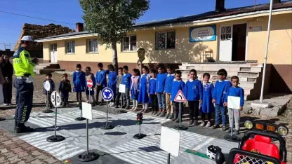 Kars Jandarma’dan Öğrencilere Trafik Eğitimi