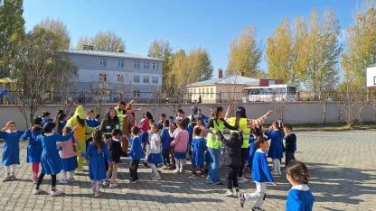 Kars Yeşilay'dan "Köyümüzde El Ele" Projesi: Minik Yüreklere Bağımlılıkla Mücadele Eğitimi