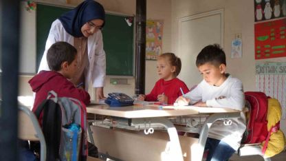 Bayburt'ta Hem Öğretmen Hem Gelin: Zahide Aydın'ın Köy Okulu Hikayesi