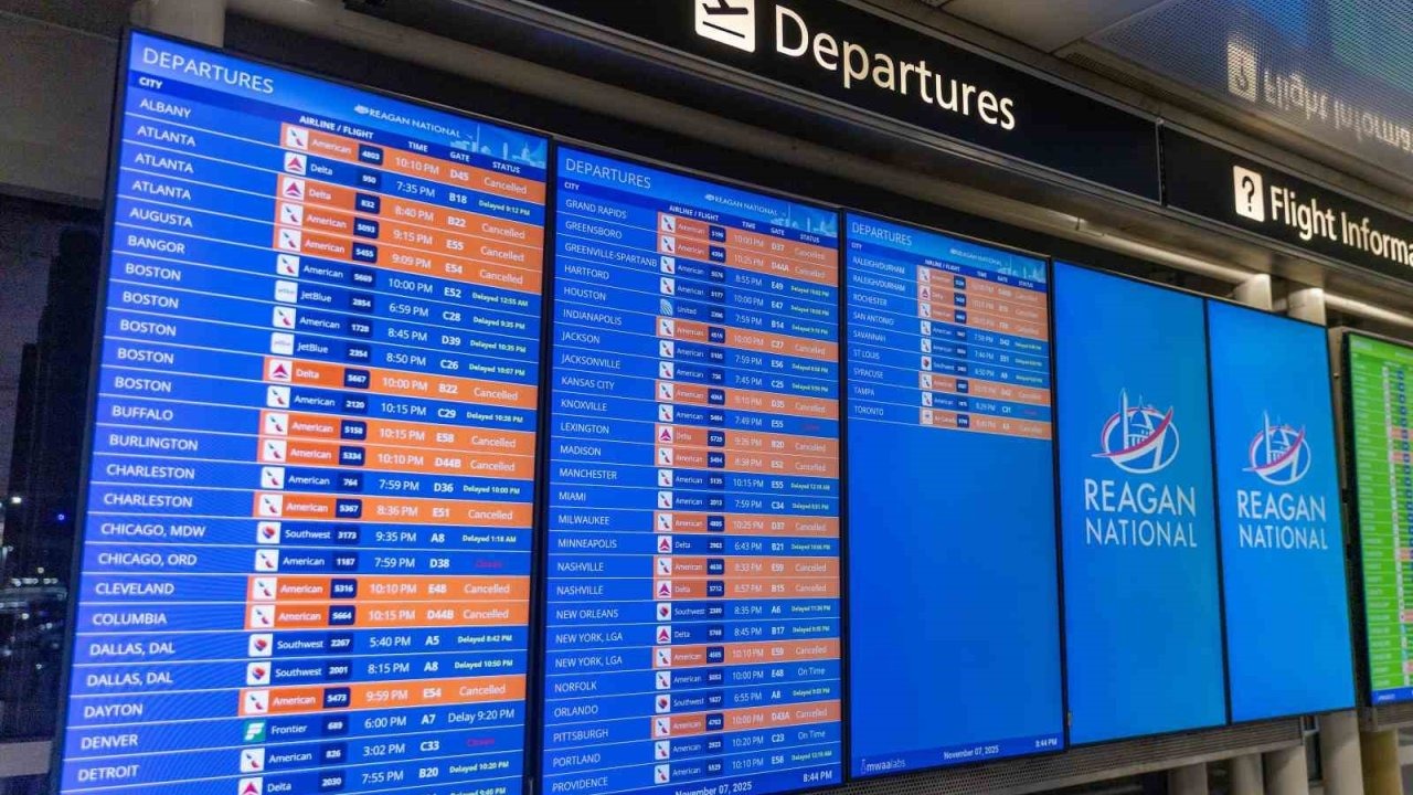 ABD Hükümetinin Kapanması Hava Ulaşımını Felç Etti: 1700&#039;den Fazla Uçuş İptal