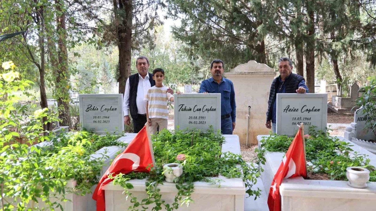 Adana Alpargün Apartmanı Davası Sonrası Aileler Kabir Başında Dua Etti