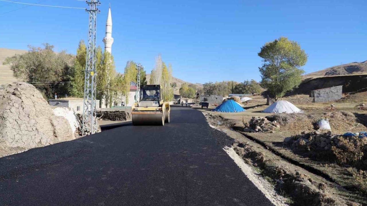 Ağrı Doğubayazıt&#039;ta Köy Yollarına 5,3 Kilometre BSK Asfalt
