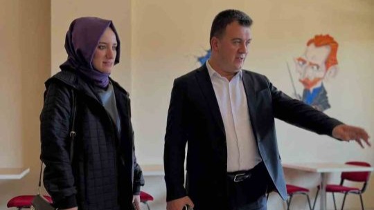 Ağrı Patnos Kaymakamı ve Eşi Gençlik Merkezi Faaliyetlerini İnceledi