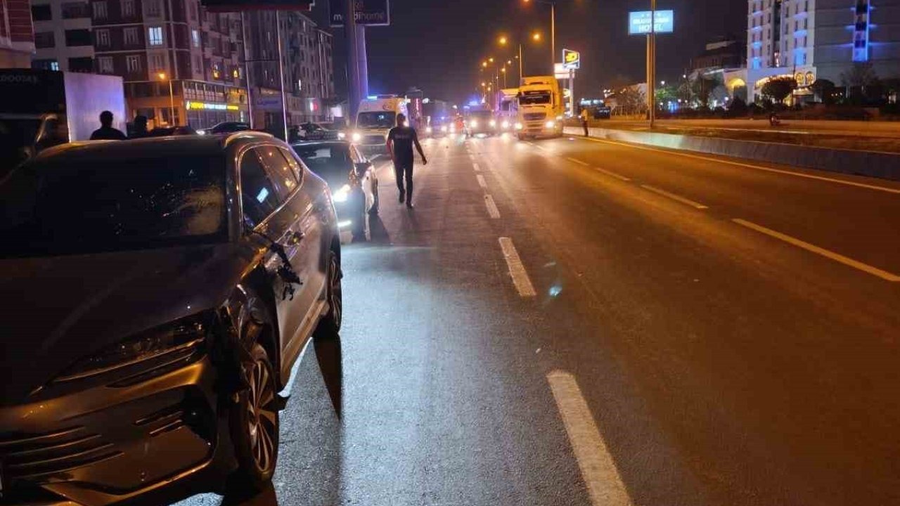 Ağrı’da Feci Kaza: Yolun Karşısına Geçen 2 Kadına Otomobil Çarptı, 1 Kişi Hayatını Kaybetti